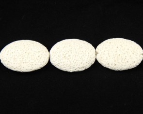 Lavaperlen, Edelsteinperlen, oval flach, weiss, 25 x 20 mm, 1 Strang