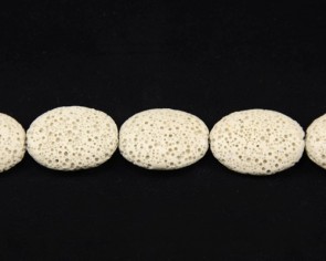 Lavaperlen, Perlenstrang, oval flach, beige, creme-weiss, 25x20mm, 1 Perlenstrang