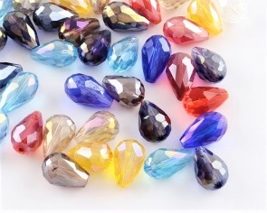 Glasschliffperlen, Glasperlen Tropfenform facettiert, 12x8mm, irisierender Farbmix AB, 20 Perlen