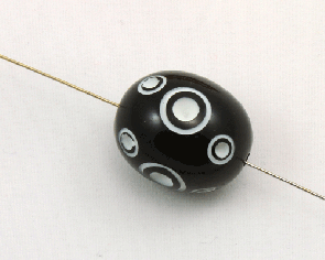 Kunstharz Perlen, oval, 28 x 23 mm, schwarz, weisse Kreise