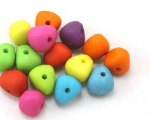 Bunte Acrylperlen, 10 x 12 mm, dreieckig, Farbmix matt opak, 50 Perlen